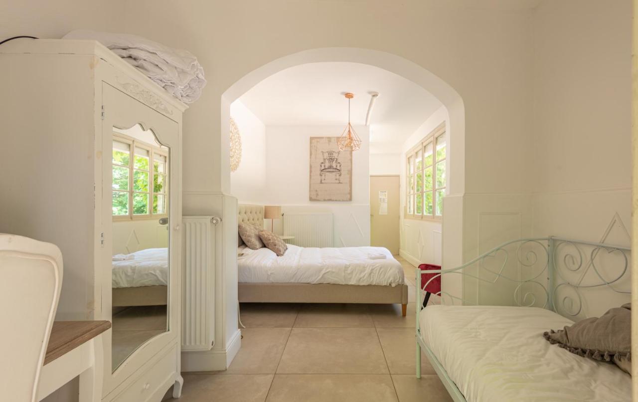 Chateau Des Ayes - Chambres & Suites Saint-Etienne-de-Saint-Geoirs Luaran gambar
