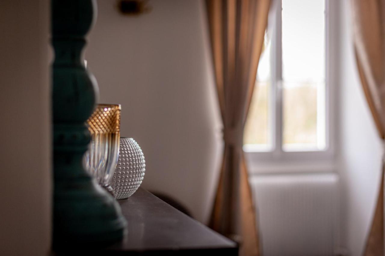 Chateau Des Ayes - Chambres & Suites Saint-Etienne-de-Saint-Geoirs Luaran gambar
