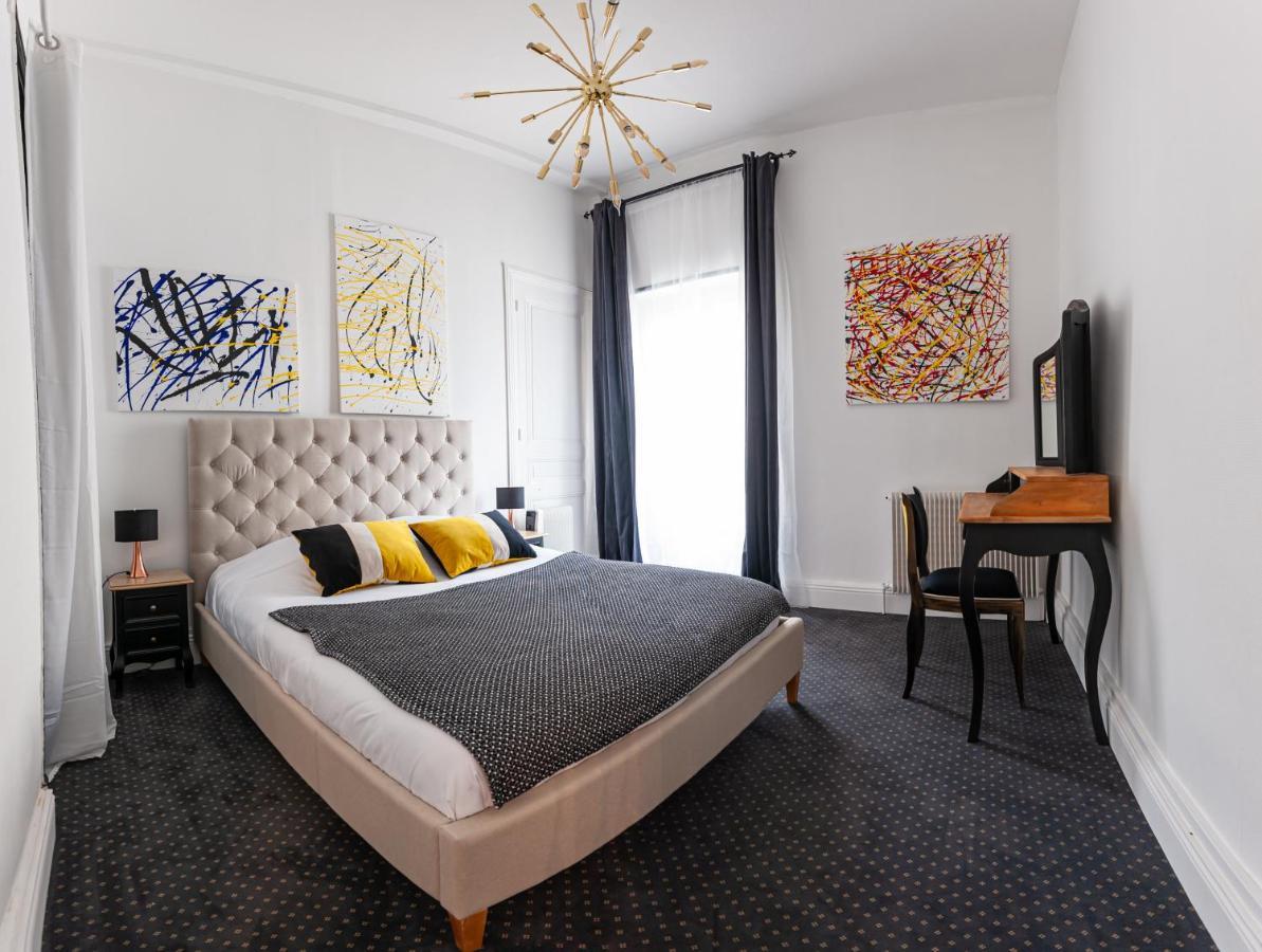 Chateau Des Ayes - Chambres & Suites Saint-Etienne-de-Saint-Geoirs Luaran gambar